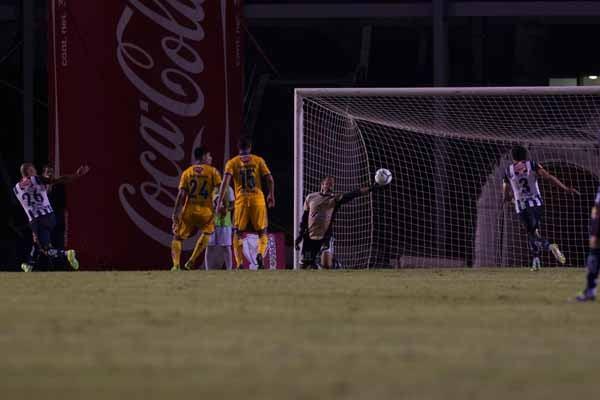 El momento en que Suazo marca el empate | JOEL BRAVO