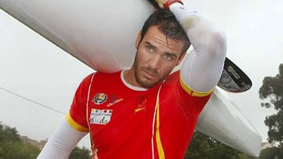 Iván Pastor, líder en la clasificación de windsurfistas