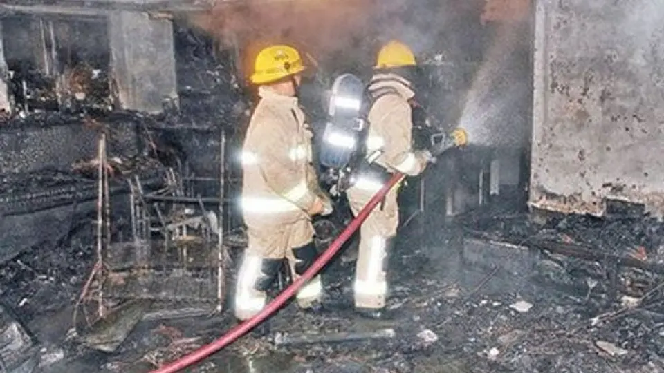 Explosión de smartphone provoca incendio en departamento