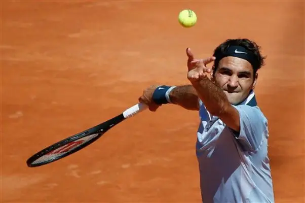 Delbonis sorprende a Federer en Hamburgo