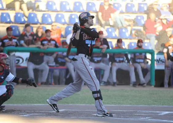 Naranjeros, a un triunfo de la Serie del Caribe