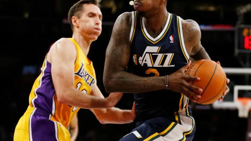 Lakers vuelve a caer en casa, ahora ante Utah