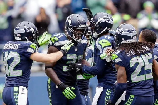 De la mano de Wilson, Seattle mantiene su récord perfecto