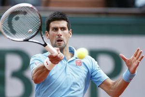 Djokovic avanza a tercera ronda en Roland Garros