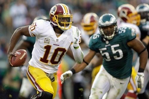 Robert Griffin III se escabulle por la defensiva | AP