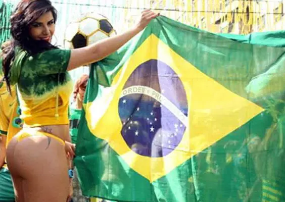 Bianca Leão deslumbra las calles de Brasil