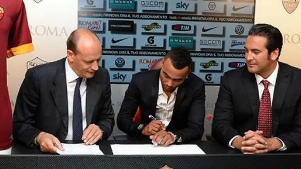 Ashley Cole firma con la Roma por dos años