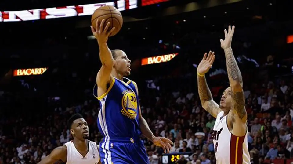Heat no puede frenar a Warriors