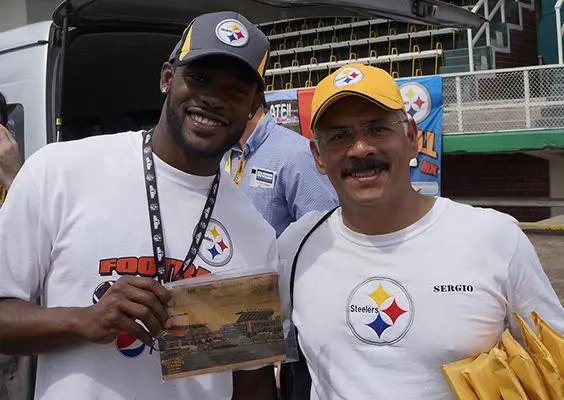 Jugadores de Acereros conviven con aficionados mexicanos