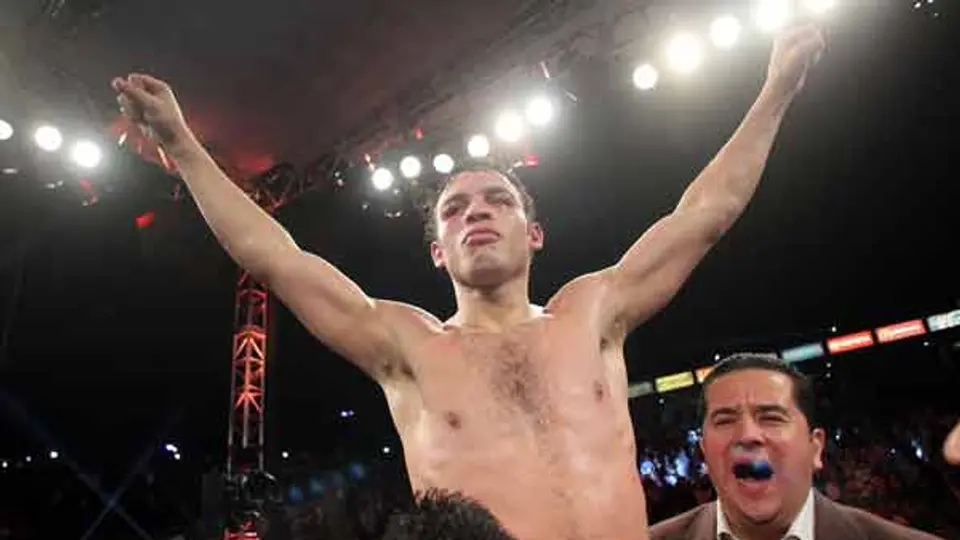 Julio César Chávez Jr. triunfa en su regreso al ring