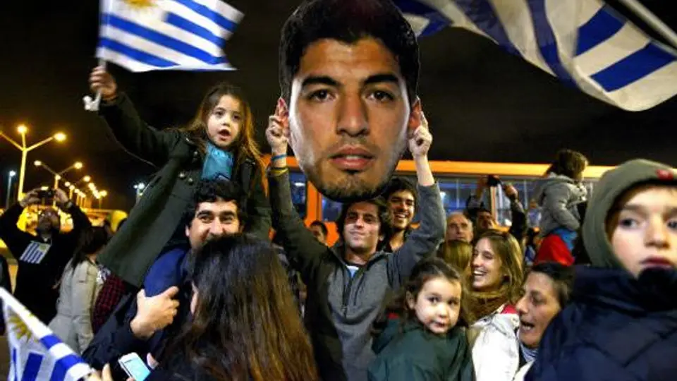 Chinos inventan destapador con forma de Luis Suárez