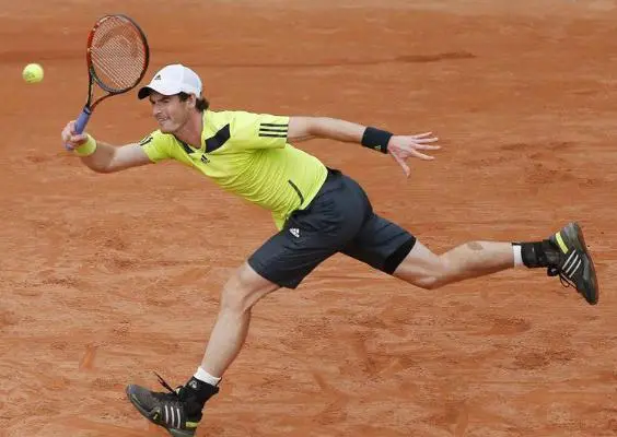 Murray clasifica a tercera ronda en Roland Garros