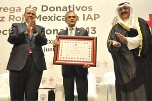 GDF entrega donativo a la Cruz Roja por 7 mdp