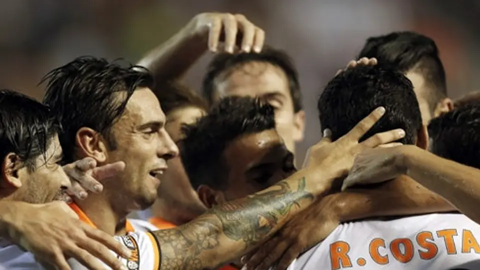 Guardado entra de cambio en victoria de Valencia