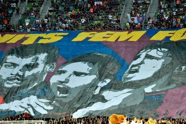 Aficionados Blaugranas asistieron en el PGE Arena y mostraron una manta | AP