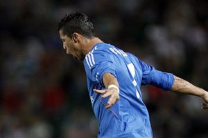 Cristiano defiende a aficionado con carta para la policía