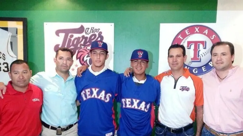 Rangers firma a dos prospectos mexicanos de Tigres