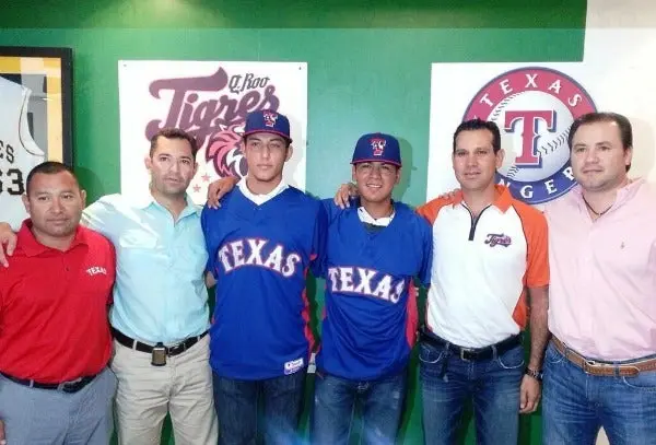 Rangers firma a dos prospectos mexicanos de Tigres