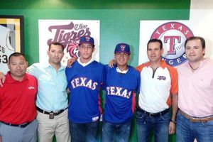Rangers firma a dos prospectos mexicanos de Tigres