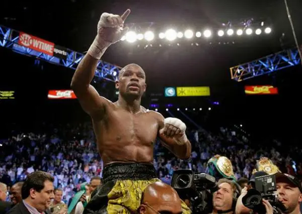Mayweather descarta pelea contra Pacquiao por culpa de Arum