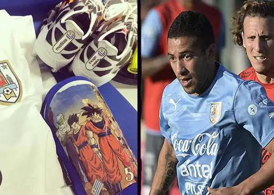 Walter Gargano y sus espinilleras de Dragon Ball