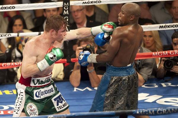 Canelo intentó reaccionar y | CÉSAR VICUÑA