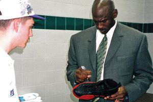 Tenis de Jordan, subastados por más de 100 mil dólares