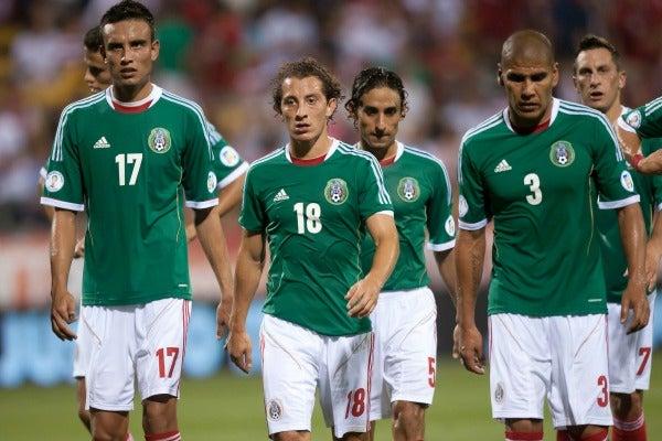 Los rostros de los futbolistas reflejan la decepción | CÉSAR VICUÑA