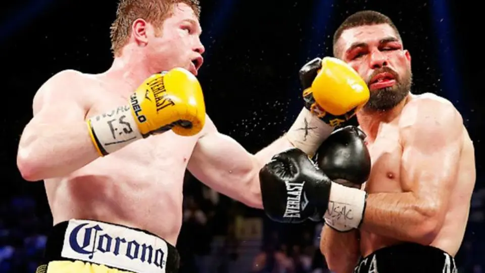 Canelo se alista para combate con Lara