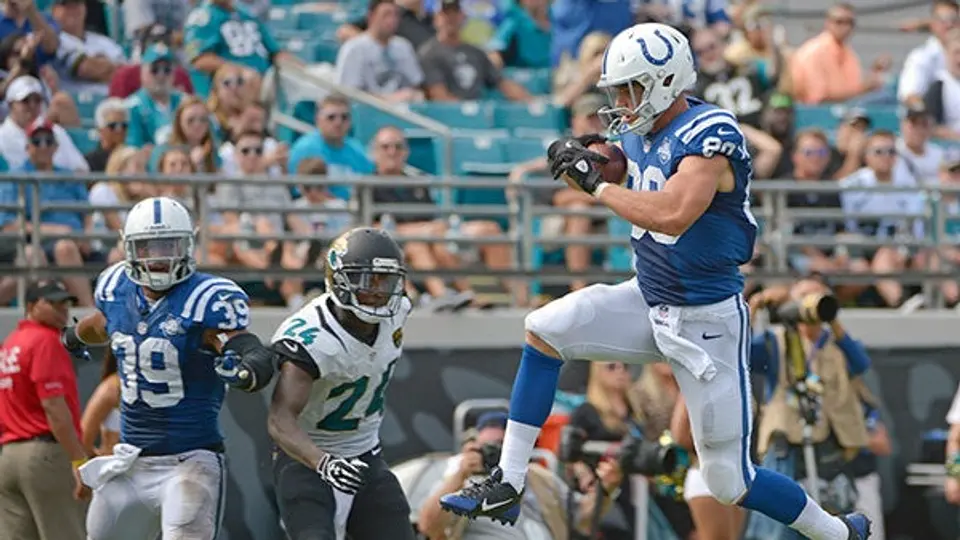 Luck lidera paliza de Indianapolis a Jacksonville