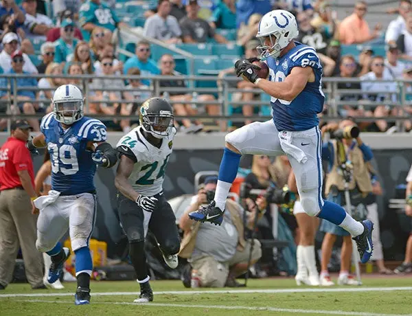 Luck lidera paliza de Indianapolis a Jacksonville