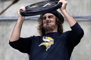 Ex pateador de Vikingos denuncia homofobia