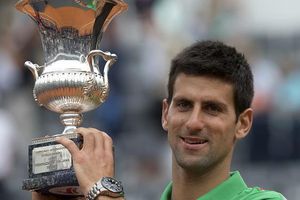 Djokovic se impone a Nadal y se corona en Italia