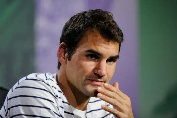 Federer admite que le falta jugar más partidos