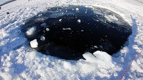 Encuentran fragmento de meteorito en el fondo de lago ruso