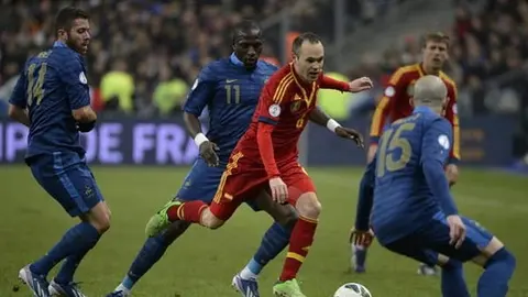 Iniesta sueña con enfrentar a Neymar y Brasil en el Mundial de 2014