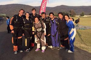 Piojo Herrera presume salto en paracaídas