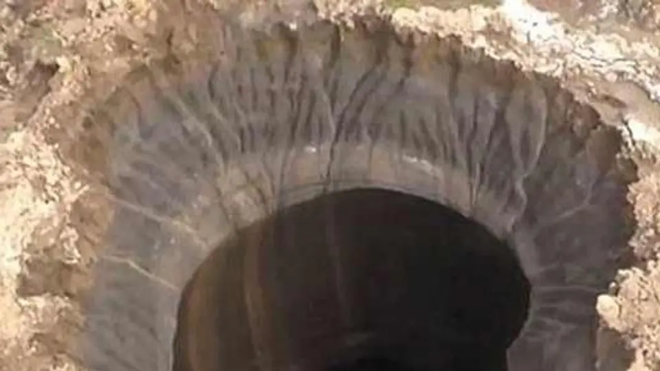 Gigantesco agujero hallado en Siberia