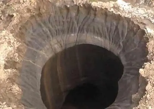 Gigantesco agujero hallado en Siberia