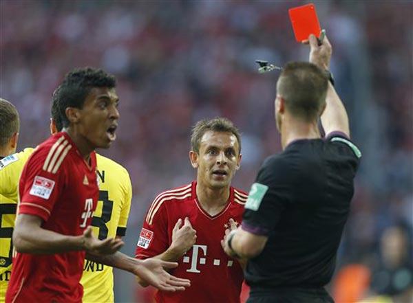 Rafinha deja con 10 hombres al Bayern | AP