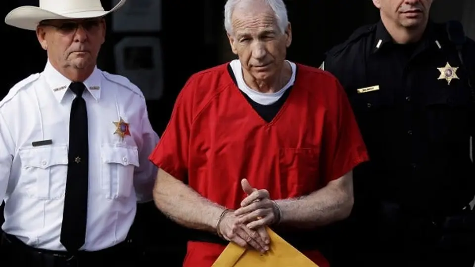 Penn State paga 59 mdd a víctimas de abuso sexual