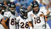Peyton propina una lección a su hermano en el 'Manning Bowl'