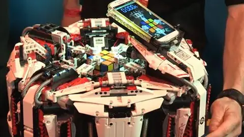Robot impone récord mundial de cubo Rubik