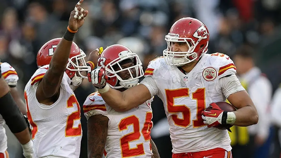 Kansas City derrota a Raiders y asegura Playoffs
