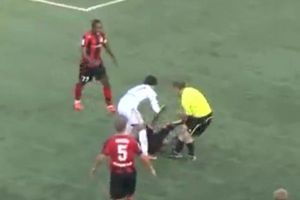 Cuando los árbitros agreden a los jugadores