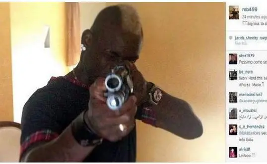Balotelli apunta a sus detractores