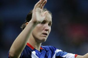 Capitana de Inglaterra revela homosexualidad