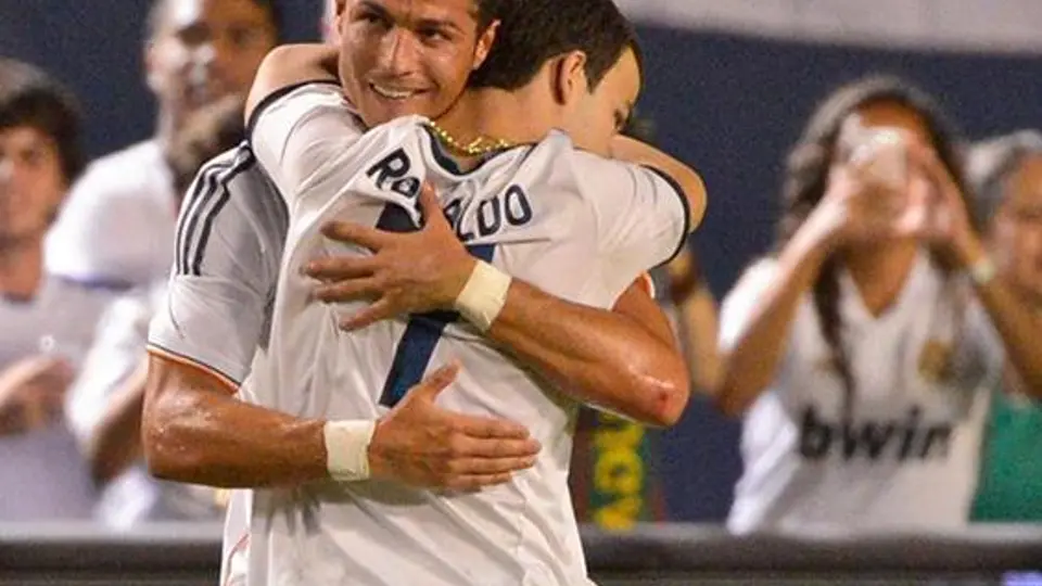 Retiran cargos contra fanático que abrazó a CR7