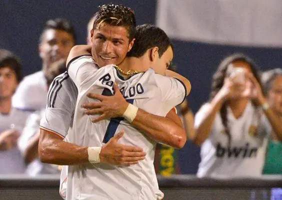 Retiran cargos contra fanático que abrazó a CR7