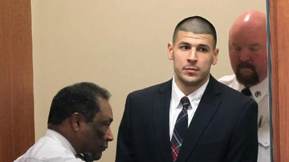 Aaron Hernández, acusado de asalto y agresión en la cárcel